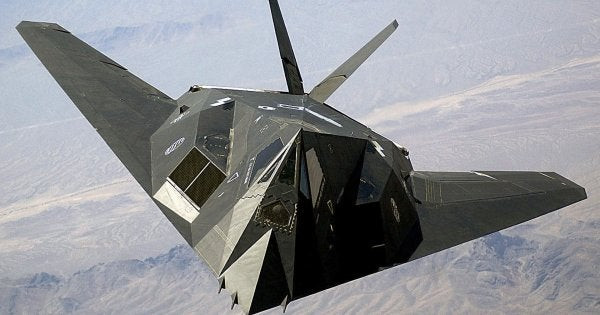 Η Stealth τεχνολογία στον στρατιωτικό κόσμο (βίντεο)